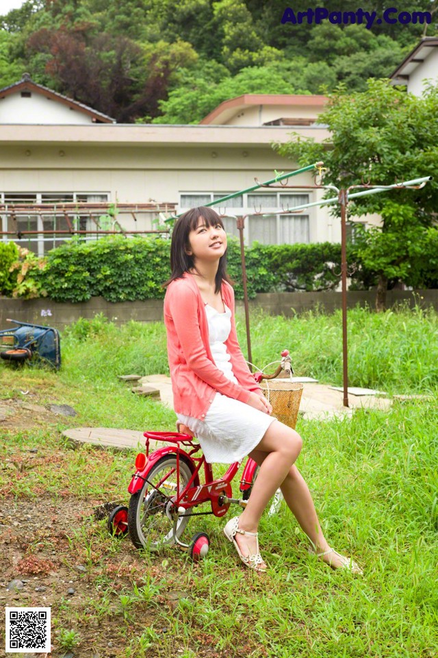 Erina Mano - Jeans Nude Pics